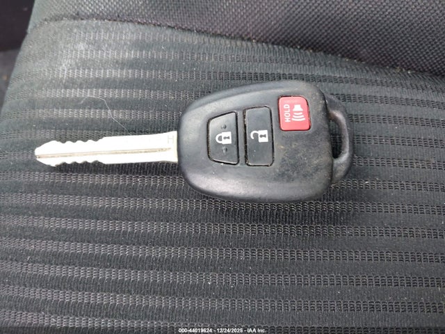 Toyota RAV4 LE 2017 2T3BFREV9HW567296 Image 11