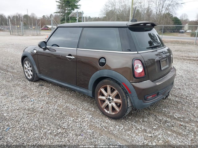2011 MINI COOPER S WMWSV3C54BTY14282 Photo 2