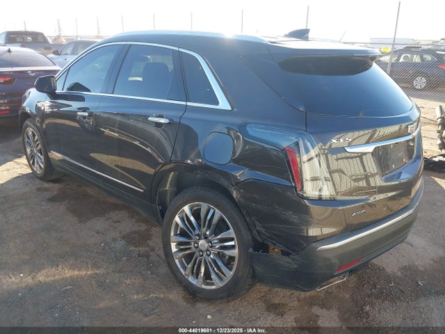 2017 CADILLAC XT5 1GYKNERSXHZ296349 Photo 2