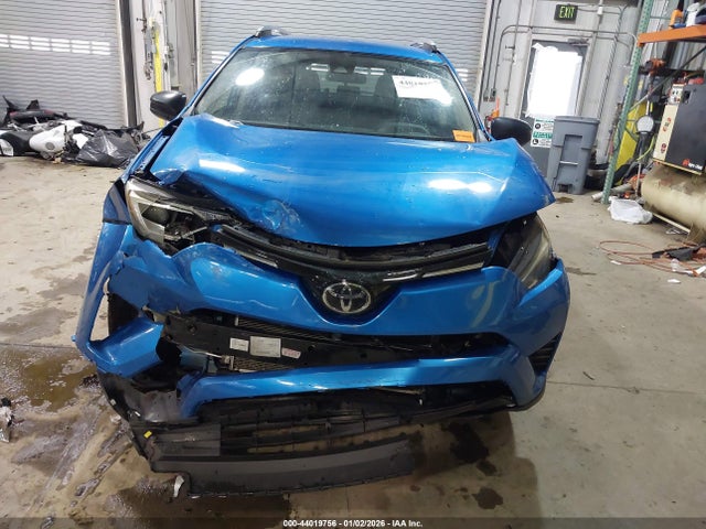 JTMZFREV5JJ183051 Toyota RAV4 LE
