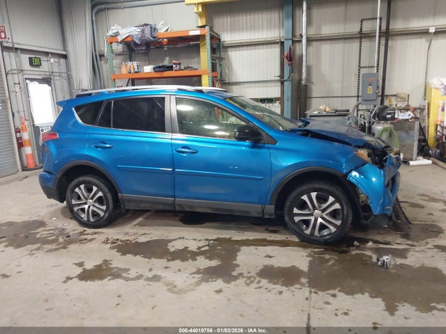 JTMZFREV5JJ183051 Toyota RAV4 LE
