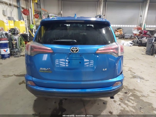 JTMZFREV5JJ183051 Toyota RAV4 LE