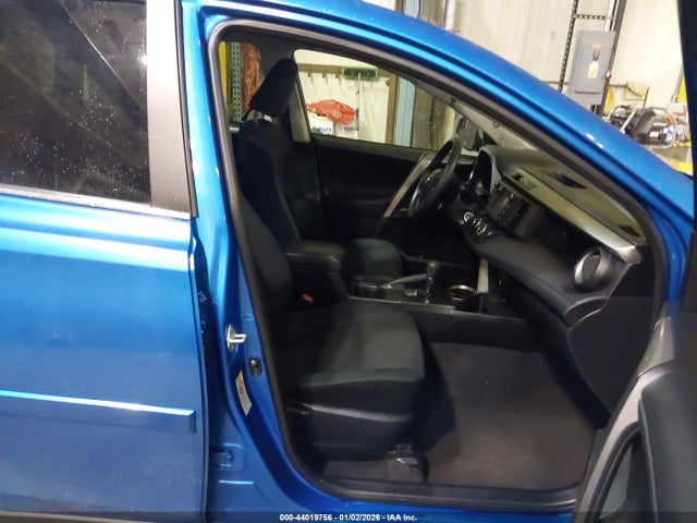 JTMZFREV5JJ183051 Toyota RAV4 LE