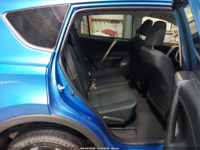 JTMZFREV5JJ183051 Toyota RAV4 LE