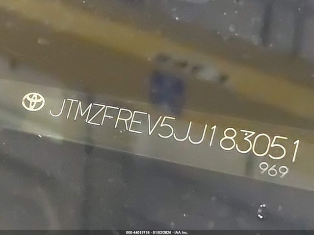 JTMZFREV5JJ183051 Toyota RAV4 LE