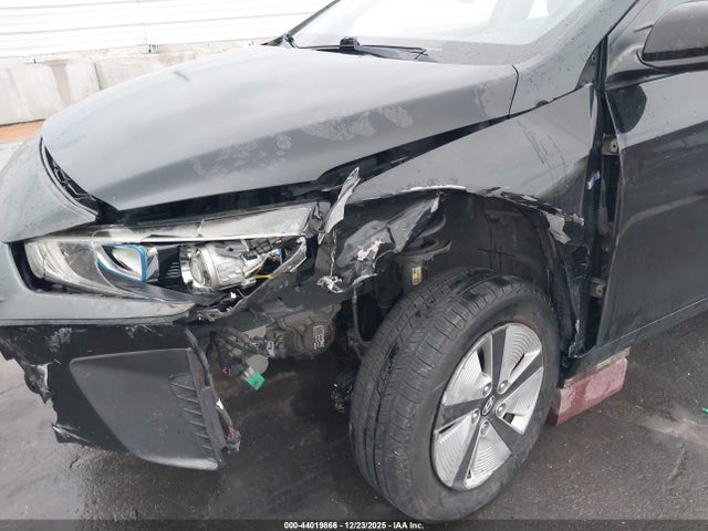 KMHC65LC6HU038881 Hyundai Ioniq Hybrid Blue