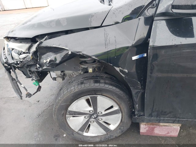 KMHC65LC6HU038881 Hyundai Ioniq Hybrid Blue