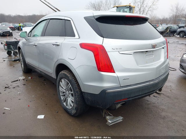 2017 CADILLAC XT5 1GYKNDRS5HZ239793 Photo 2