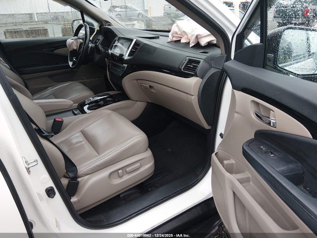 5FNYF6H95GB031926 Honda Pilot Touring