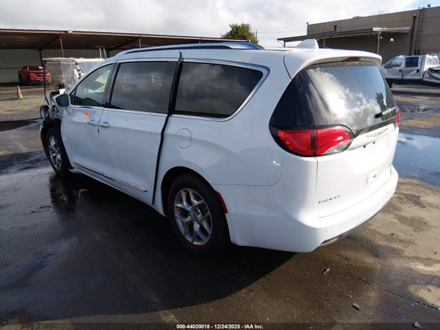 Chrysler Pacifica Limited 2019 2C4RC1GG7KR552370 Image 3