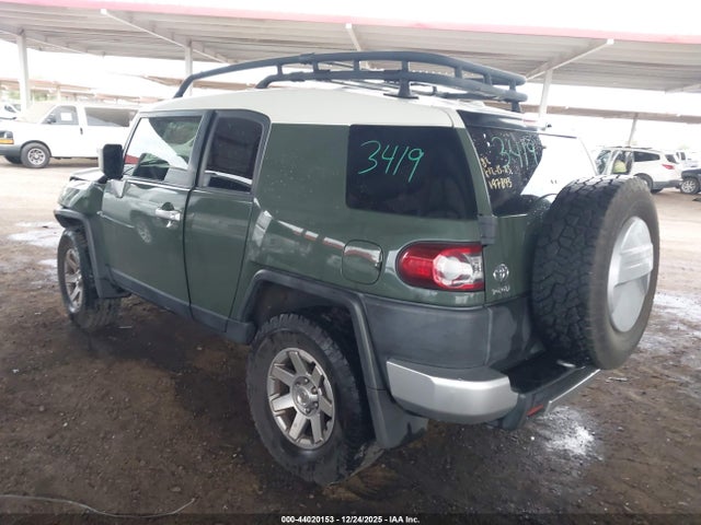 2014 TOYOTA FJ CRUISER JTEBU4BF9EK197893 Photo 2