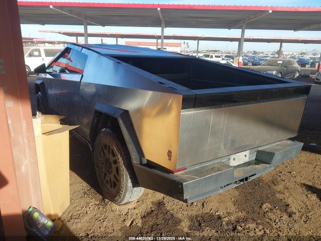 2024 TESLA CYBERTRUCK 7G2CEHED5RA013022 Photo 2