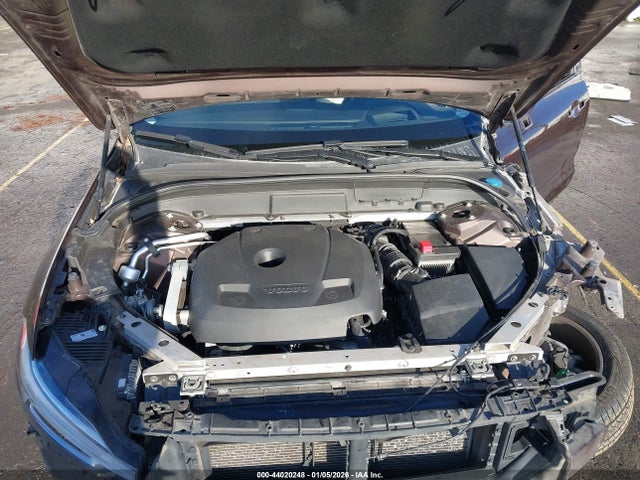 LYVA22RK1JB077446 Volvo Xc60 T6 Momentum