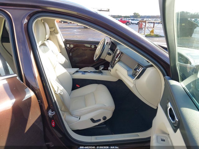 LYVA22RK1JB077446 Volvo Xc60 T6 Momentum