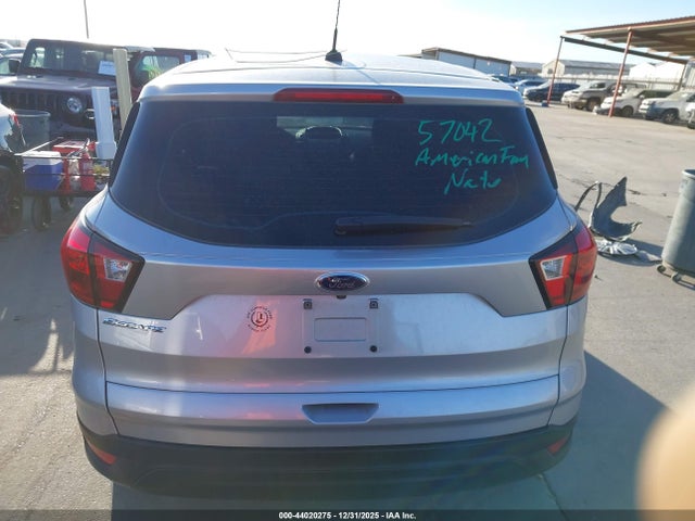 1FMCU0F75KUA18023 Ford ESCAPE S