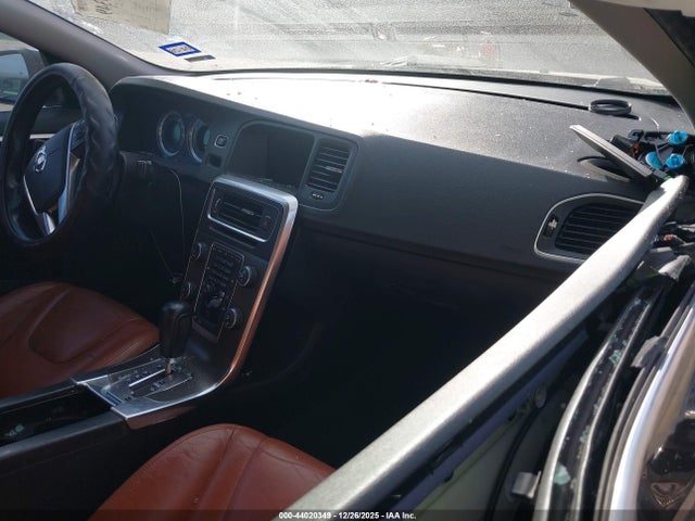 2011 VOLVO S60 YV1902FH8B2010924 Photo 4