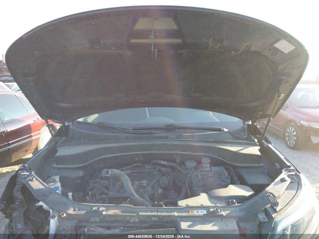 5XYKTDA77FG602657 KIA Sorento Lx V6