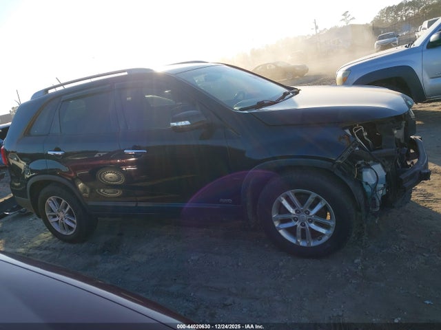 5XYKTDA77FG602657 KIA Sorento Lx V6