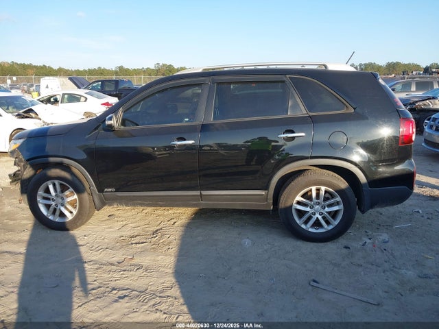 5XYKTDA77FG602657 KIA Sorento Lx V6