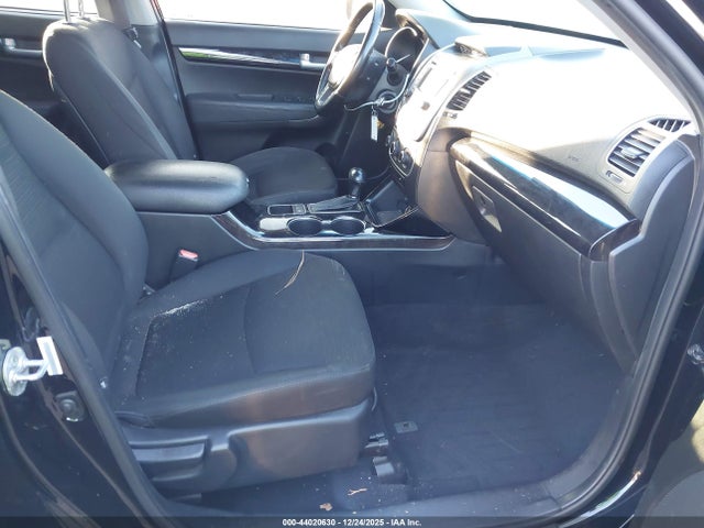 5XYKTDA77FG602657 KIA Sorento Lx V6