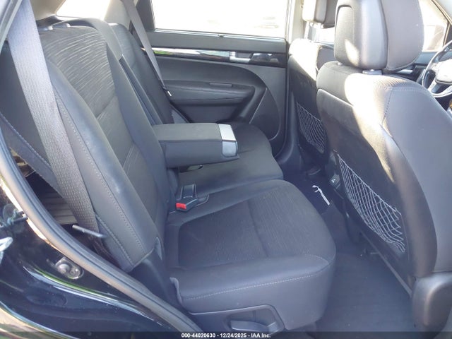 5XYKTDA77FG602657 KIA Sorento Lx V6