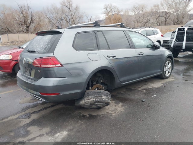 2018 VOLKSWAGEN GOLF SPORTWAGEN 3VWD17AU7JM752380 Photo 3