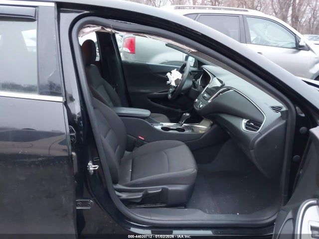 2019 CHEVROLET MALIBU 1G1ZD5ST4KF168393 Photo 4