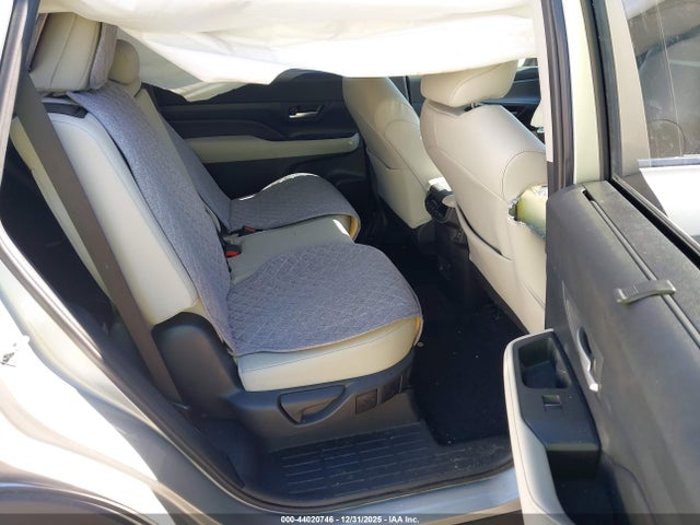 Toyota Grand Highlander Xle 2024 5TDAAAA50RS006859 Image 8