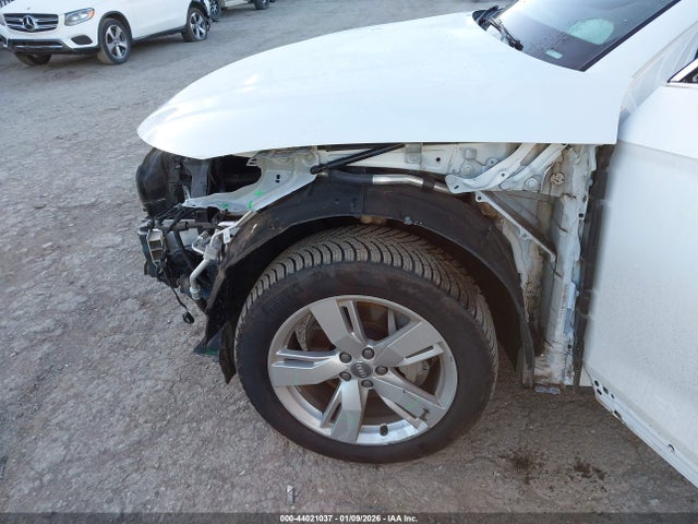 Продаж на аукціоні авто 2018 Audi Q5 2.0t Premium/2.0t Tech Premium, vin: WA1BNAFY4J2206015, номер лоту: 44021037