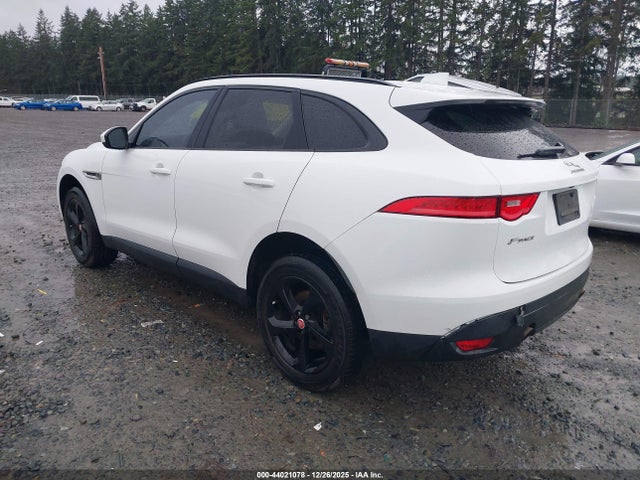 2018 JAGUAR F-PACE SADCJ2FX3JA254599 Photo 2