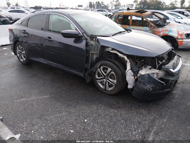 Honda Civic Lx 2018 2HGFC2F58JH603650 zdjęcie główne