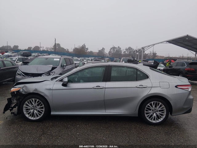 4T1B21HKXJU505807 Toyota Camry Hybrid Xle