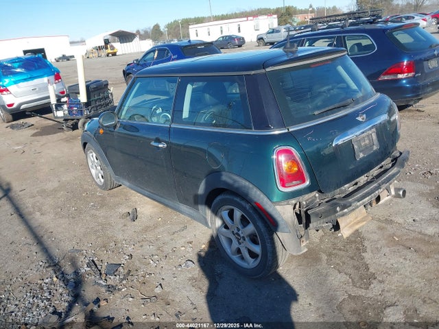 2008 MINI COOPER WMWMF33548TU64988 Photo 2