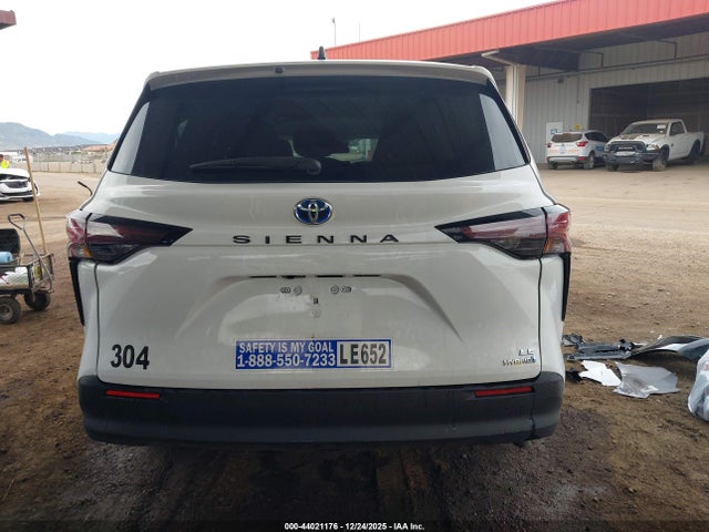 Toyota SIENNA LE 2024 5TDKRKEC0RS198991 Image 17