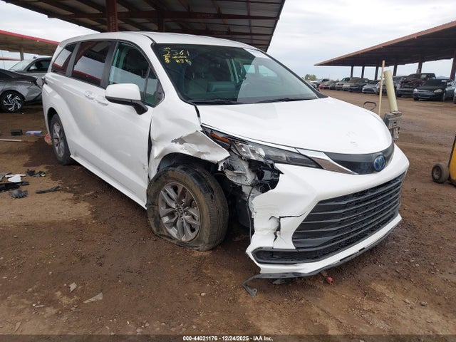 Toyota SIENNA LE 2024 5TDKRKEC0RS198991 Image 6