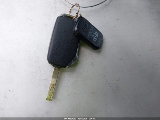 5XXG24J22NG123871 KIA K5 LX