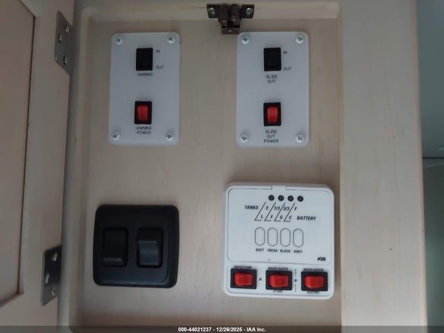 54CTM1R20J3039229 Winnebago Class A