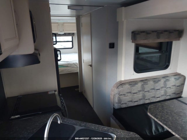 54CTM1R20J3039229 Winnebago Class A