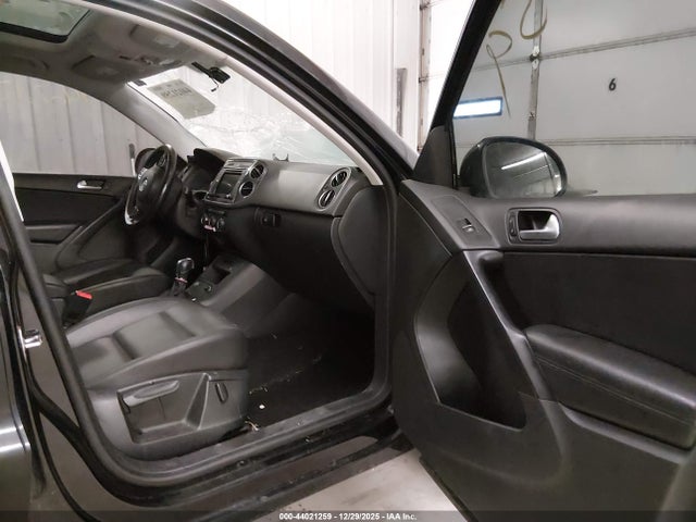 2017 Volkswagen Tiguan 2.0t Wolfsburg Edition მანქანა იყიდება აუქციონზე, vin: WVGSV7AX0HK002549, აუქციონის ნომერი: 44021259