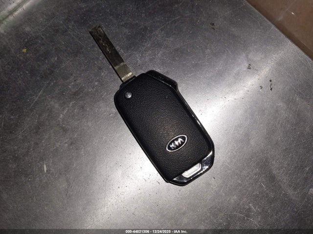 5XXG24J29MG022437 KIA K5 LX