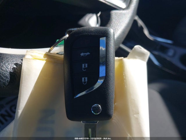44021316 :رقم المزاد ، 5YFEPMAE5MP187248 vin ، 2021 Toyota Corolla Le مزاد بيع
