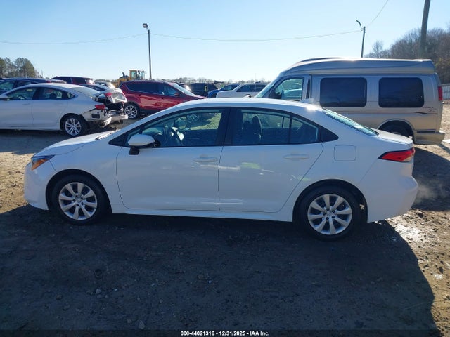 44021316 :رقم المزاد ، 5YFEPMAE5MP187248 vin ، 2021 Toyota Corolla Le مزاد بيع