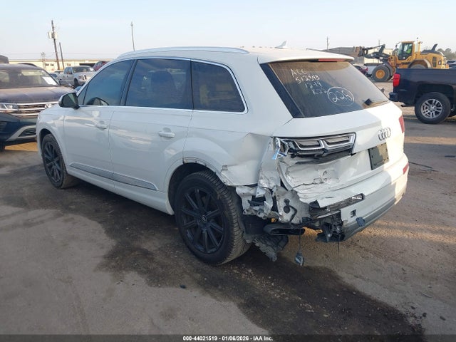 2019 AUDI Q7 WA1LHAF7XKD033707 Photo 2