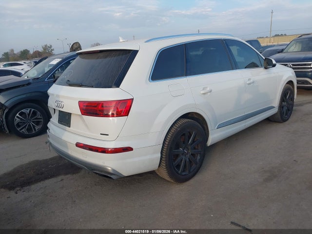 2019 AUDI Q7 WA1LHAF7XKD033707 Photo 3