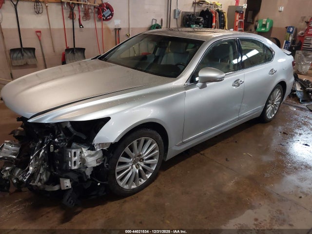 Lexus LS 460 2016 JTHCL5EF2G5025993 Image 2