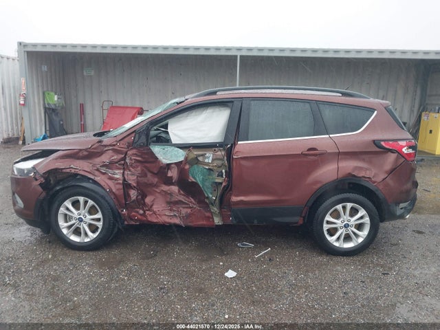 1FMCU9GD8JUA75095 Ford ESCAPE SE