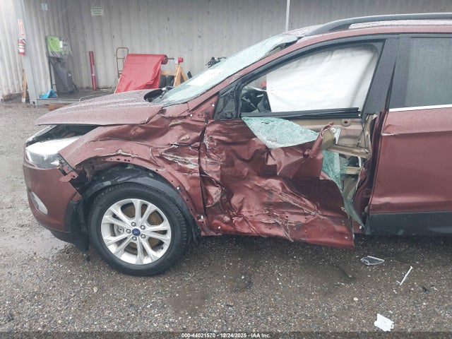 1FMCU9GD8JUA75095 Ford ESCAPE SE