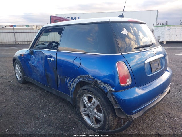 2006 MINI COOPER WMWRC33506TJ79815 Photo 2