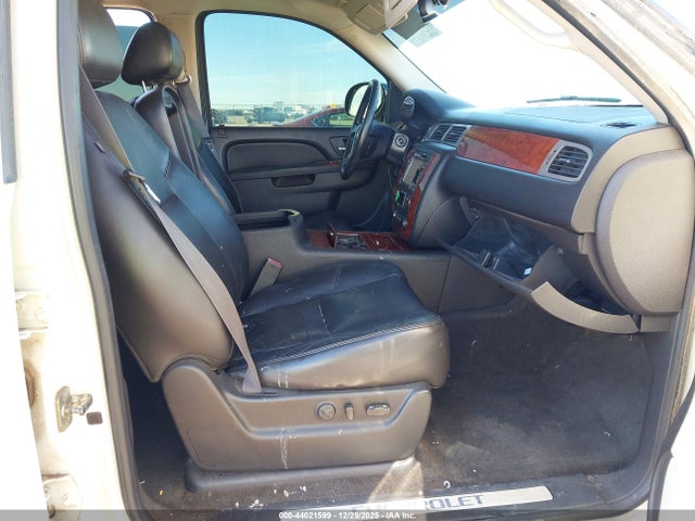2011 CHEVROLET TAHOE 1GNSCCE09BR382240 Photo 4