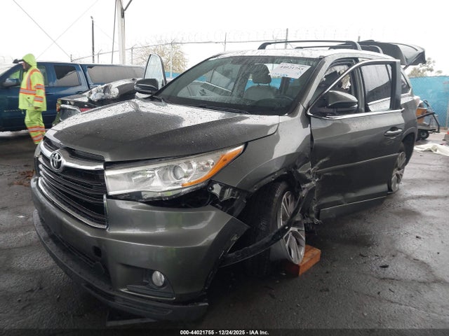 Toyota Highlander Xle V6 2014 5TDKKRFH7ES015491 Image 2